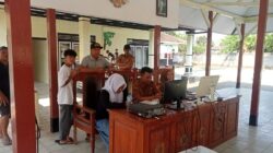 CAMAT WULUHAN DORONG AKTIVASI IDENTITAS KEPENDUDUKAN DIGITAL (IKD) DI BALAI DESA GLUNDENGAN