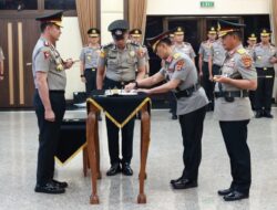 Kapolri Pimpin Sertijab Kakorlantas dan Tiga Kapolda di Mabes Polri