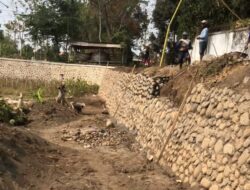 Diduga Material Pasir Bercampur Tanah Digunakan untuk TPT Rp150 Juta di Patemon, Kualitas Konstruksi Dipertanyakan