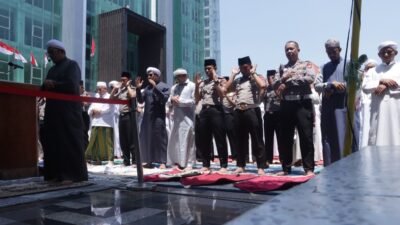Berharap Bencana Karhutla Lekas Berlalu, Puluhan Personil Polres Pasuruan Bersama Ribuan Santri PP Dalwa Ketuk Pintu Langit